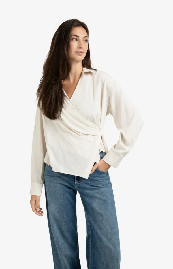 Getailleerde overslagblouse met lange mouwen